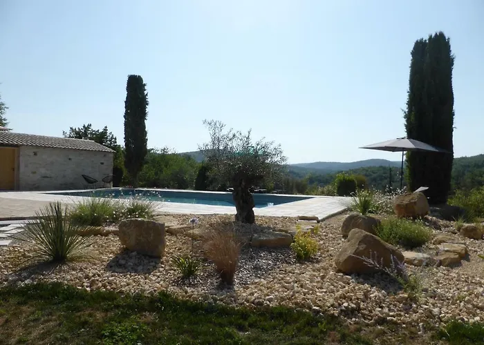 בית נופש Mas Des Trois Citernes *